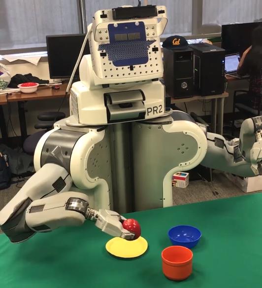 Robot trabajando con objetos que no habí­a visto nunca.