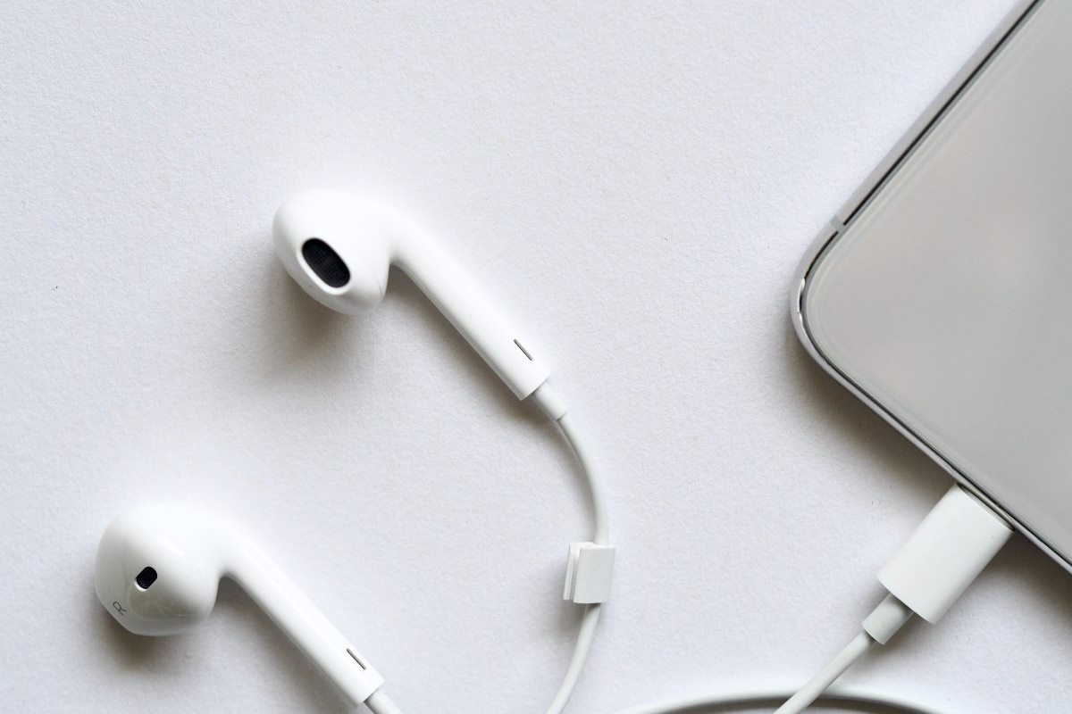 Diez usos (desconocidos para la mayoría) de los auriculares del iPhone