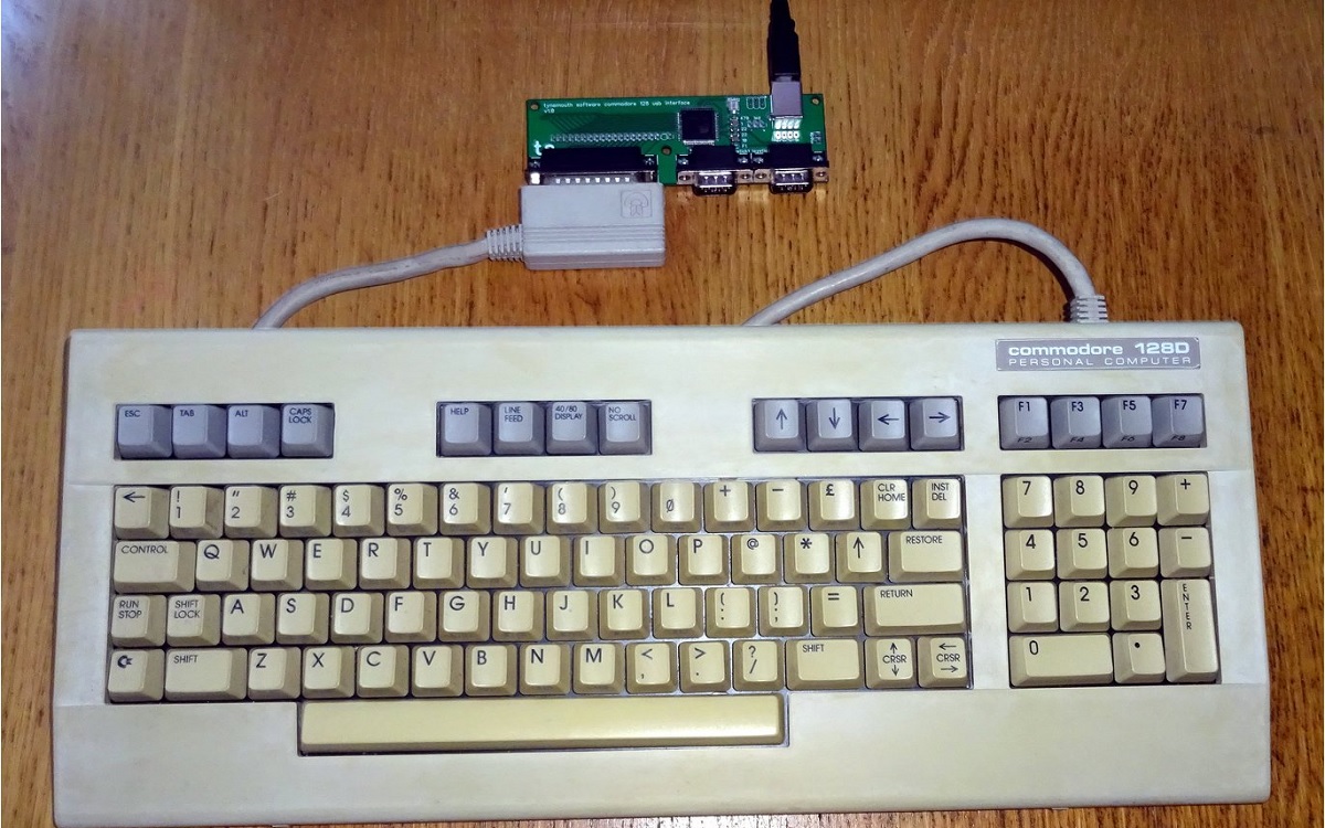 Un adaptador para convertir el teclado Commodore en uno USB