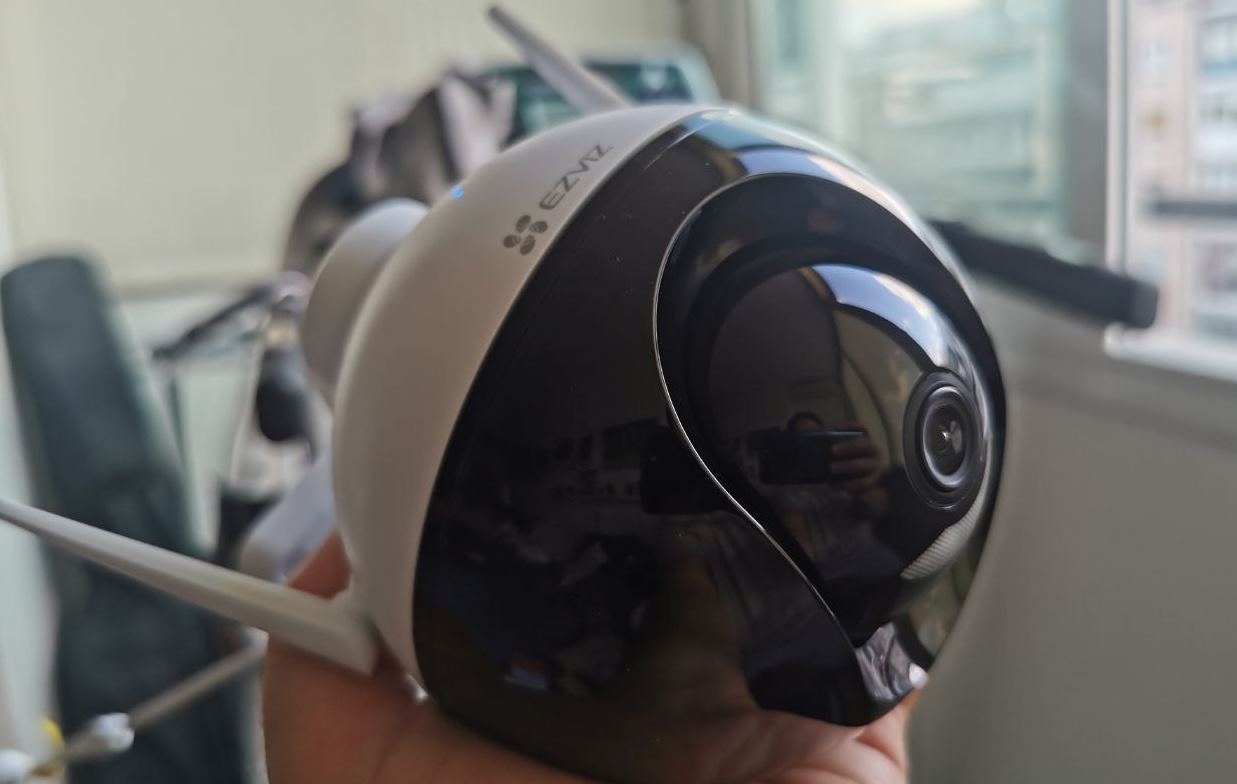 EZVIZ C8C Lite, una cámara de seguridad exterior con 360 grados de movimiento remoto