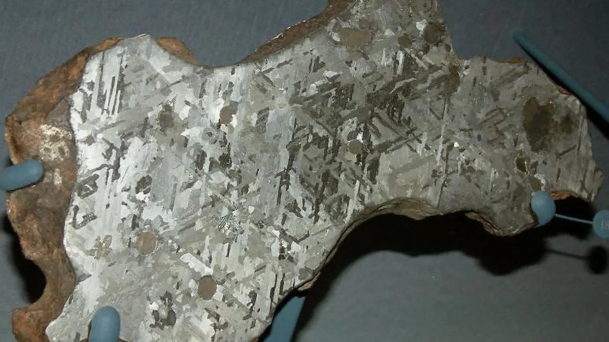 Descubren material en meteorito de 50 mil años que podría revolucionar la electrónica y la carga rápida