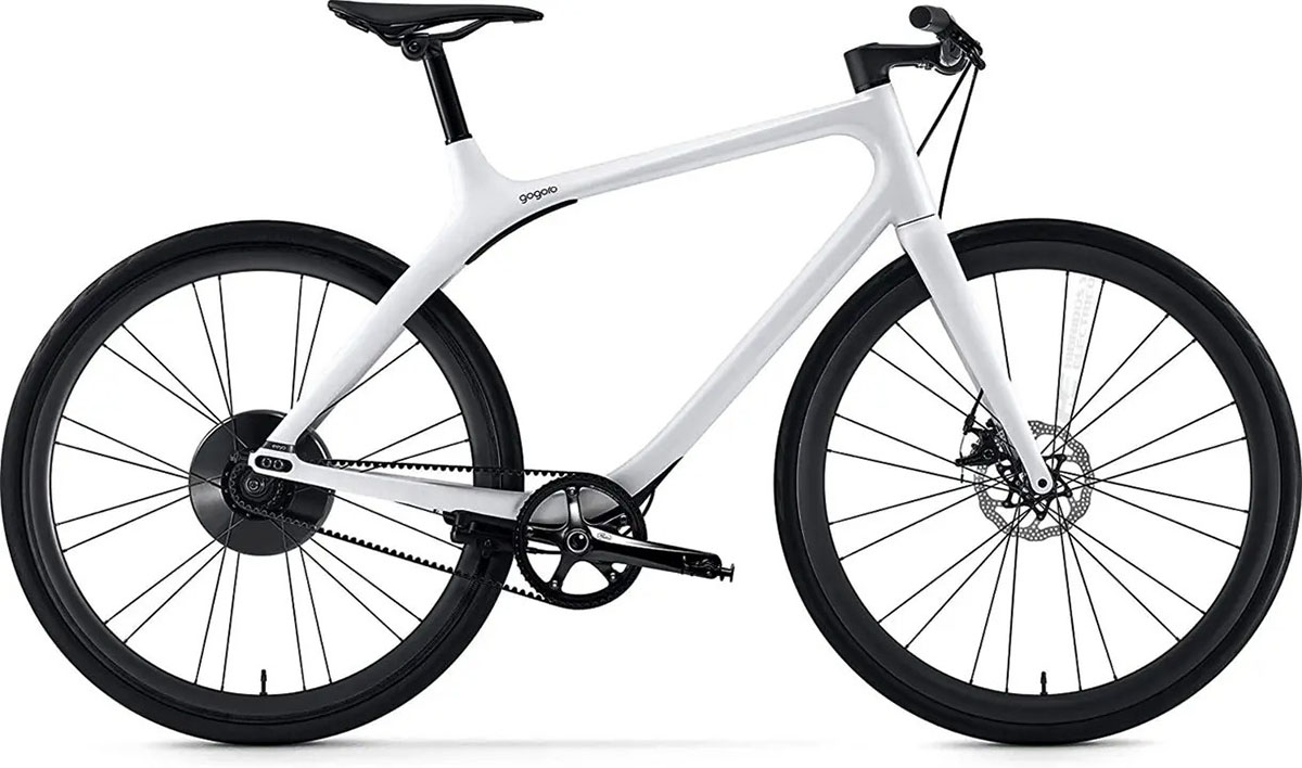 Bicicleta eléctrica que pesa menos de 12 kilos y está hecha en material de carbono