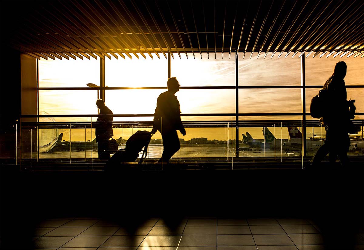 Reino Unido modificará restricción sobre la cantidad de líquido llevado por los pasajeros en un aeropuerto