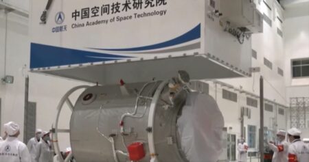 El ambicioso plan espacial de China se acelera, y enviará hoy a un civil al espacio