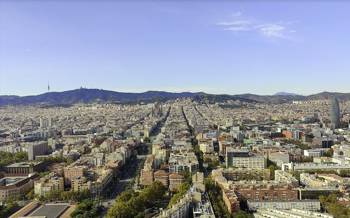 Airbnb en peligro en Barcelona, nueva normativa podría reducir su oferta