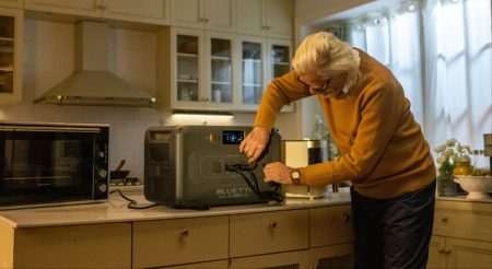 BLUETTI lanza el Apex 300: Estación de energía versátil para respaldo doméstico, casas rodantes y vida fuera de la red