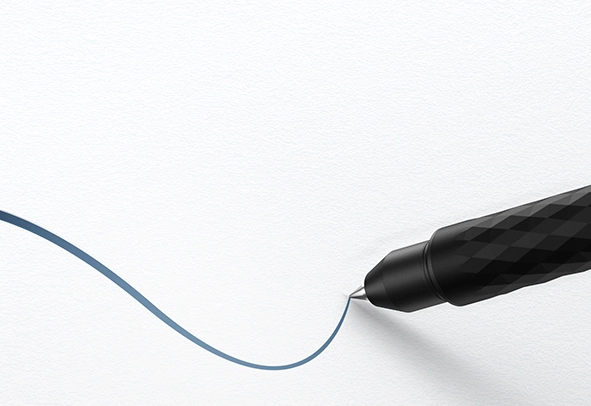 Bolígrafo PH18 con punta de 0,8 mm y recambio Swiss Mini Star D1: trazos suaves y nítidos sobre papel real