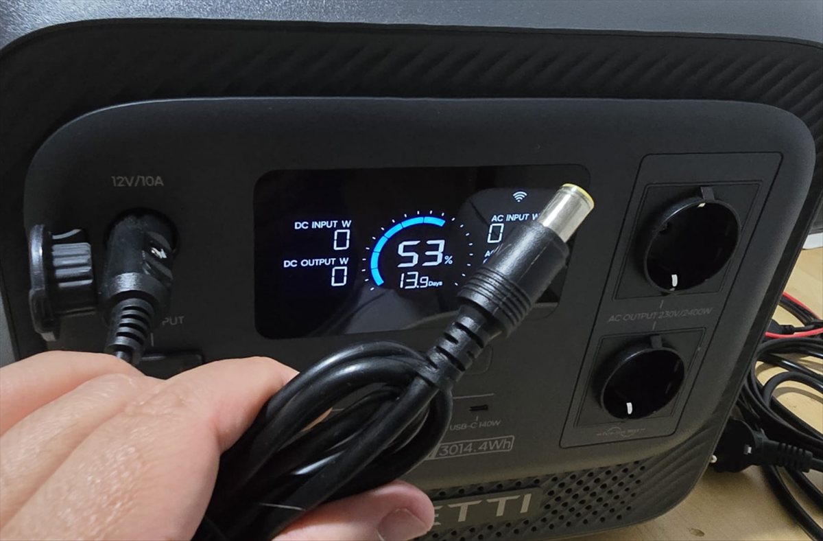 Cable de carga DC tipo barrel no incluido