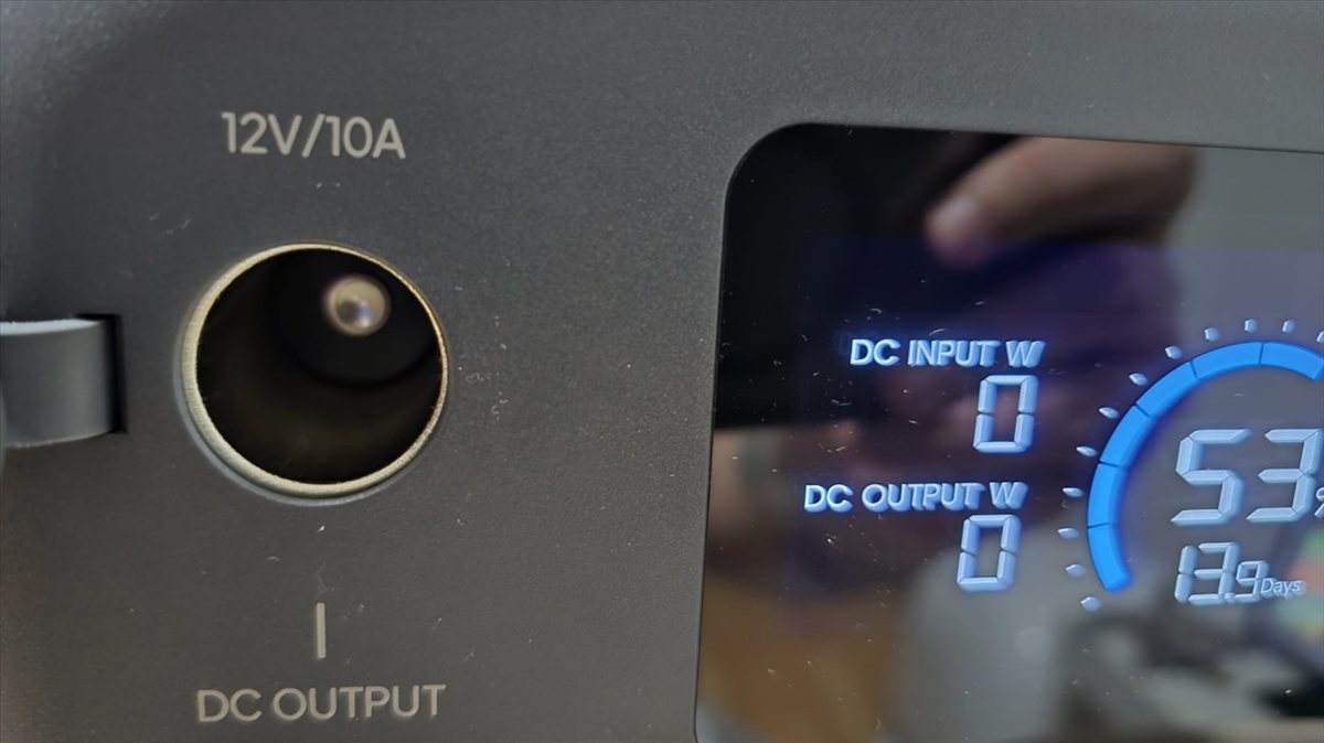 Toma de mechero 12V/10A: compatible con accesorios de coche estándar