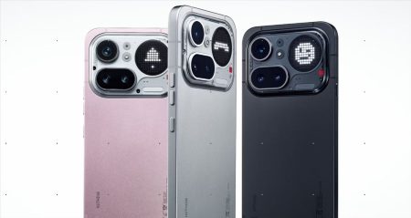 Comparativa trasera del Nothing Phone 4a Pro y Google Pixel 10 mostrando módulos de cámara y diseño con interfaz Glyph
