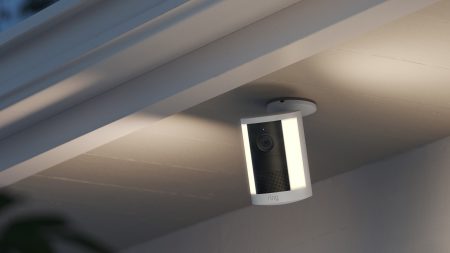 Ring convierte el 2K en el estándar de toda su gama exterior: las nuevas Spotlight y Floodlight Cam llegan a España desde $169,99