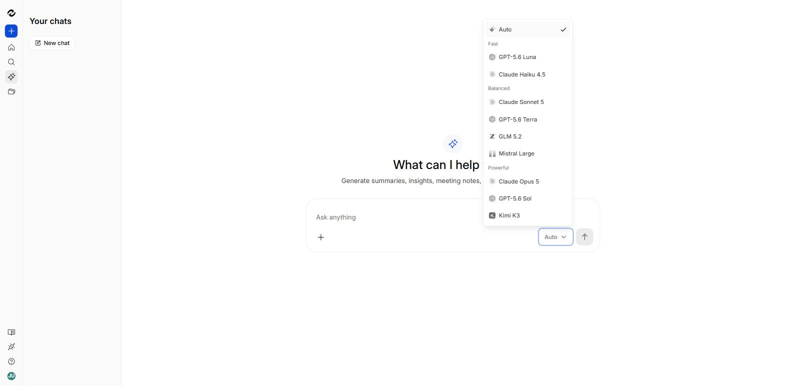 Selector de modelos del chat de HappyScribe con opciones de OpenAI, Anthropic, Zhipu, Mistral y Moonshot